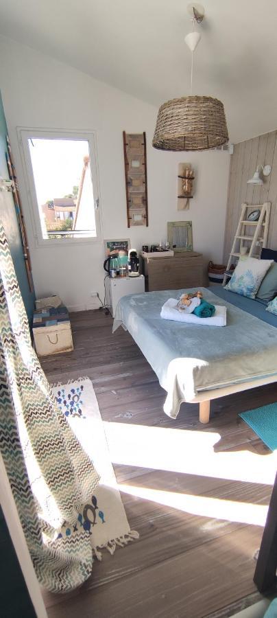 Suite avec tropezienne vue mer Hyères Extérieur photo